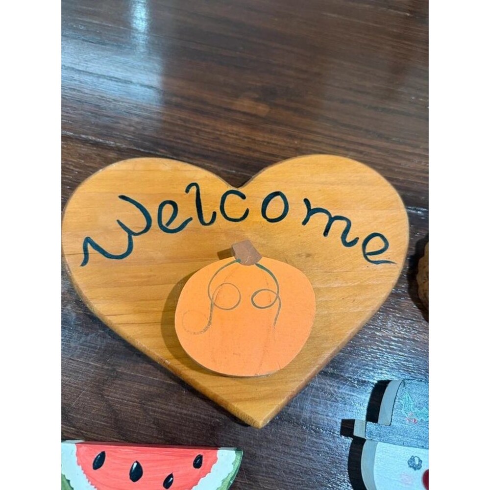 Hand Painted Wood Heart Welcome Sign 11 Interchangeable Seasonal Pieces Country
